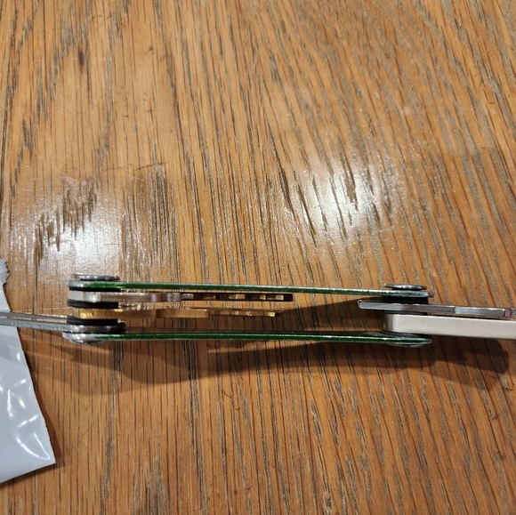 Green Keysmart Organizer with 16gb USB Stick + Accessories - Picture 5 of 5